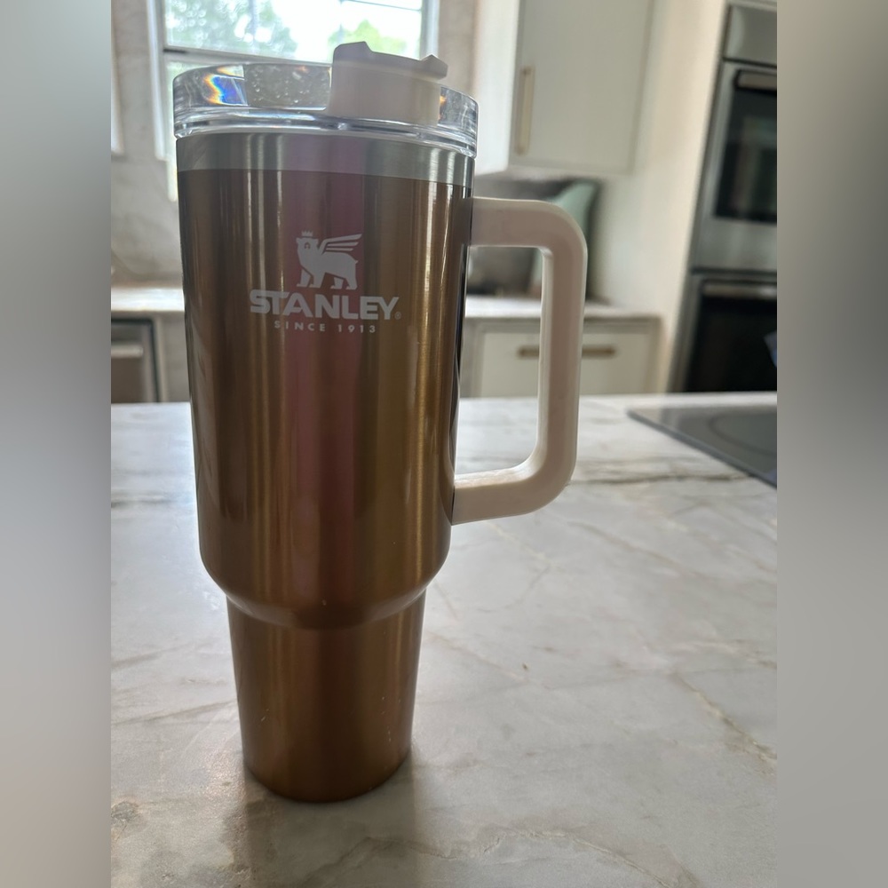 Stanley gold 40oz tumbler